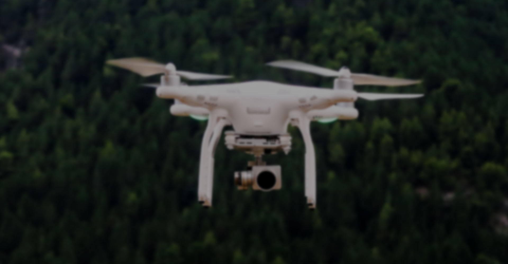 关键词：智慧园区，，，无人机巡检，，园区安防，，，，深圳市鸿宝科技;描述：深圳市鸿宝科技智慧园区解决方案中的无人机巡检场景，，，，用于园区安防与管理